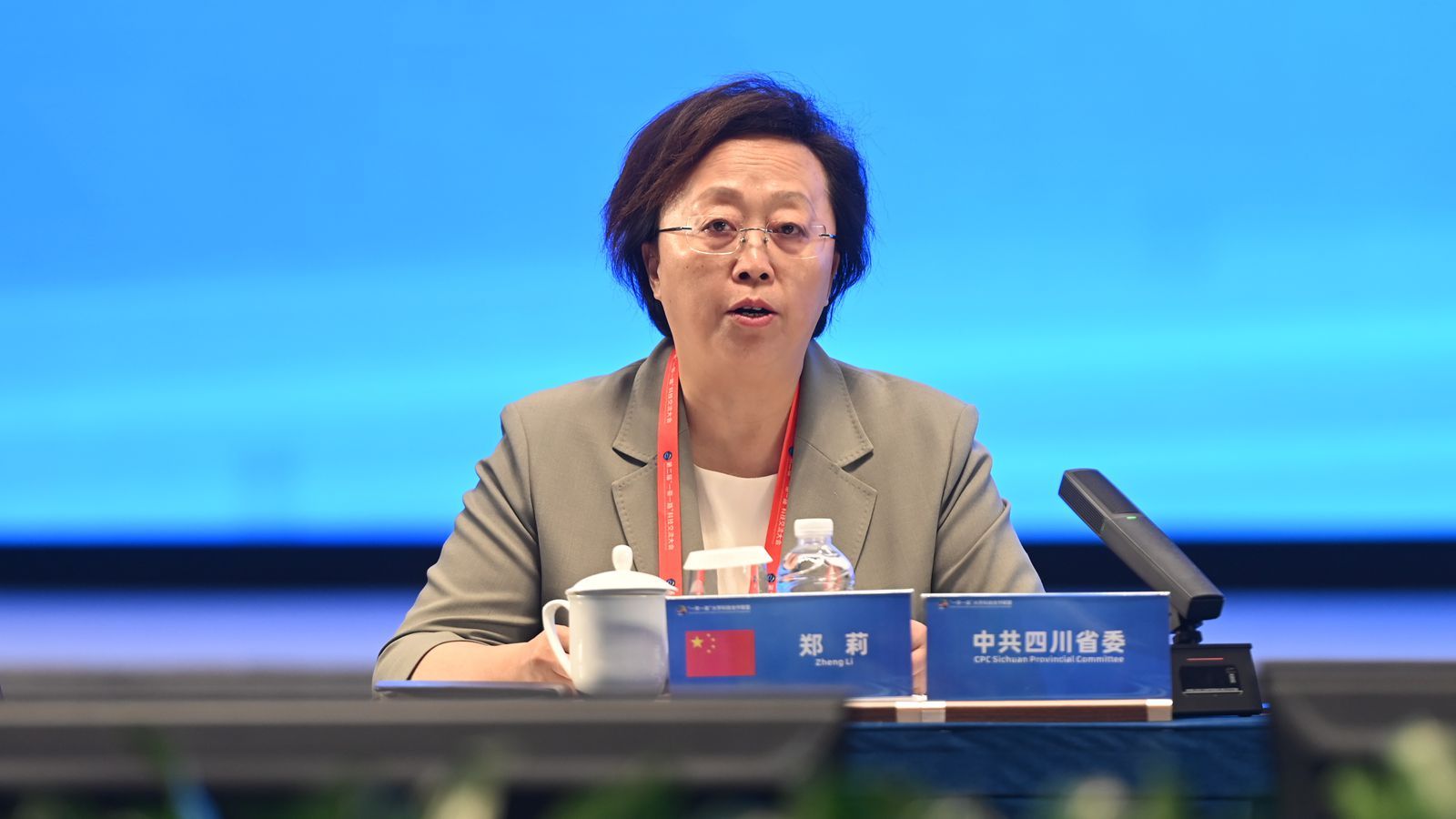 1749778750380504.jpg 6四川省委常委、宣傳部部長鄭莉_副本.jpg