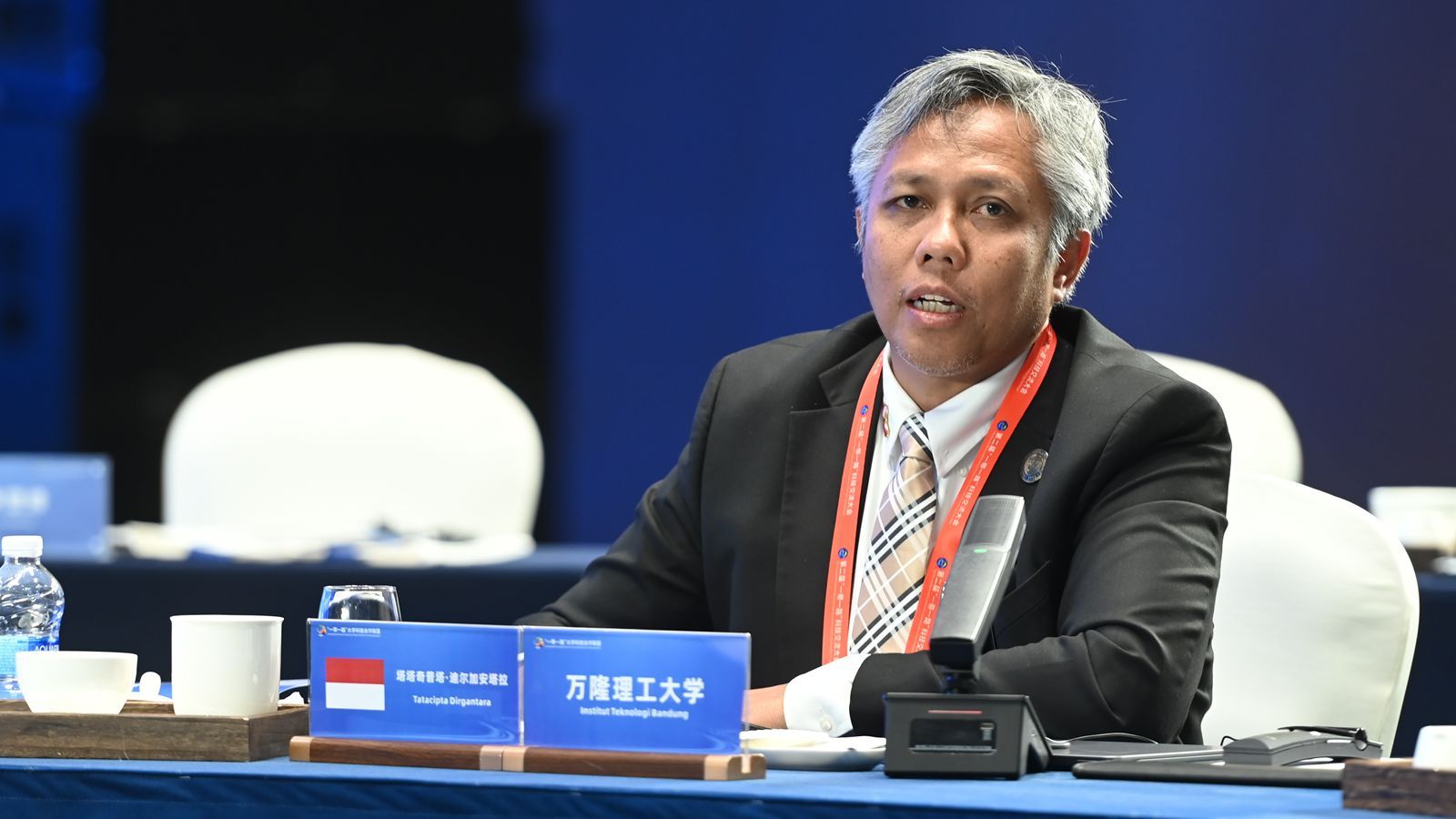 1749779064192076.jpg 11印度尼西亞萬隆理工大學校長塔塔奇普塔·迪爾加安塔拉_副本.jpg