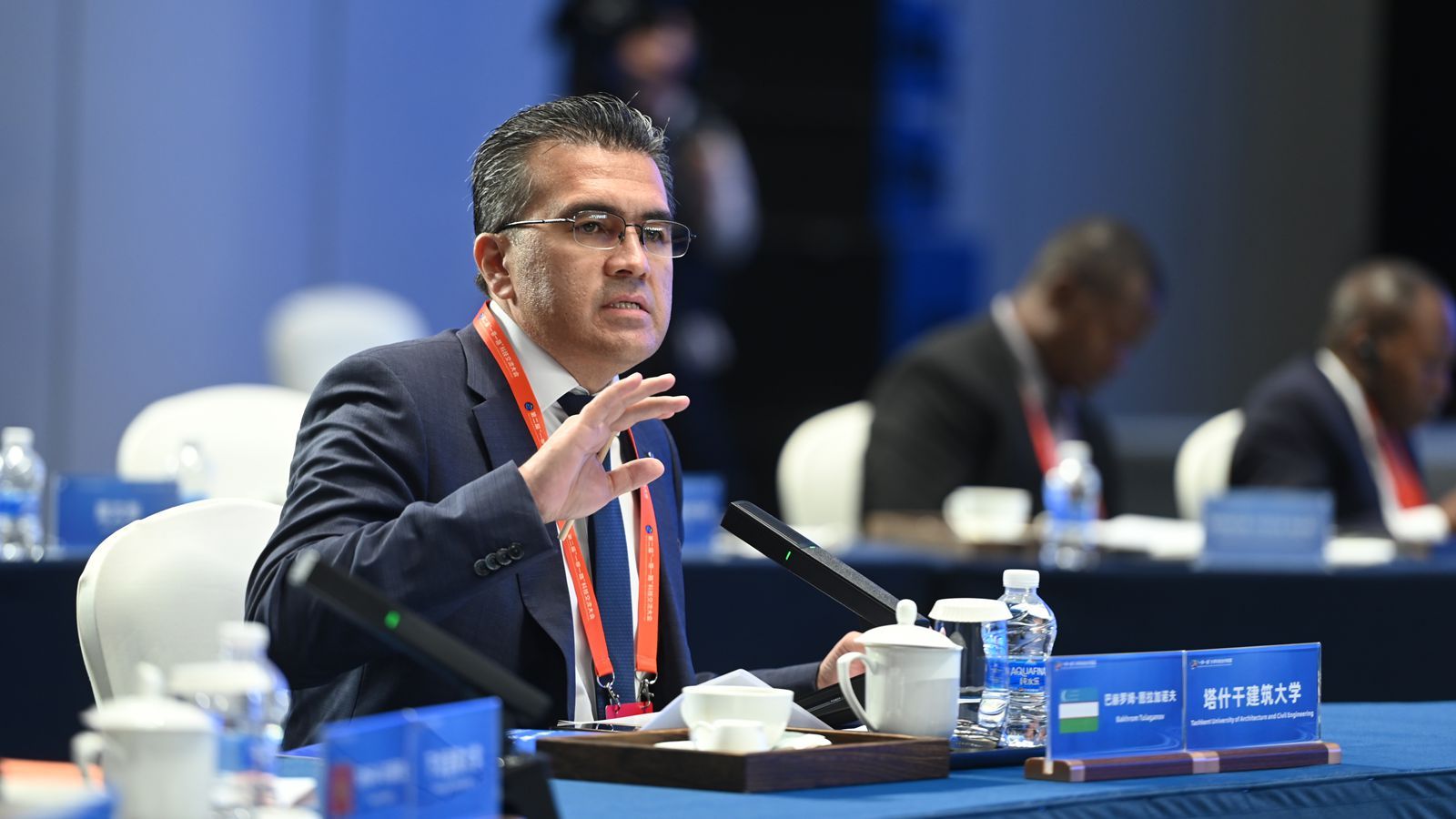 1749779082762259.jpg 12烏茲別克斯坦塔什干建筑大學校長巴赫羅姆·圖拉加諾夫_副本.jpg