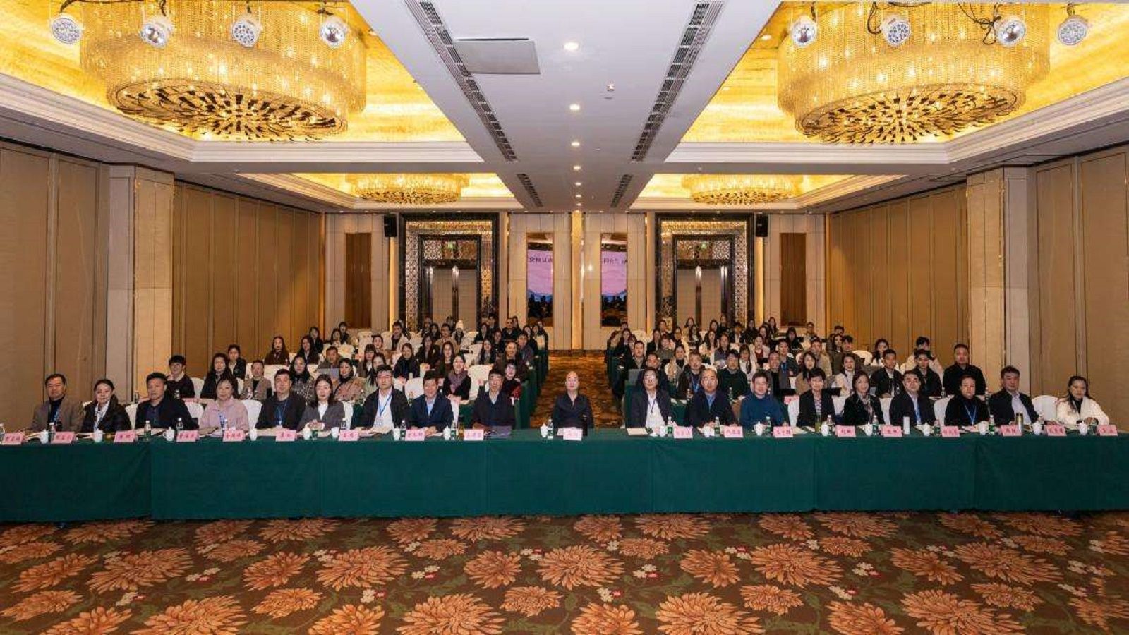 1735001902205613.jpg 07yxf7sh000-any2.jpg